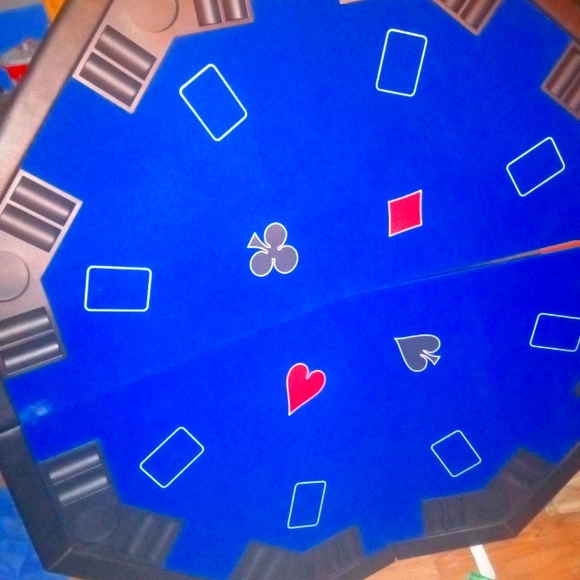 Poker table - Picture 1 of 2